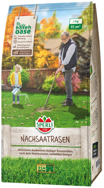 Produktbild von Sperli Nachsaatrasen umhüllt RSM 3.2 Verpackung mit Abbildungen eines Gärtners und eines Kindes auf einem Rasen, Produktdetails und Anwendungsinformationen in deutscher Sprache.